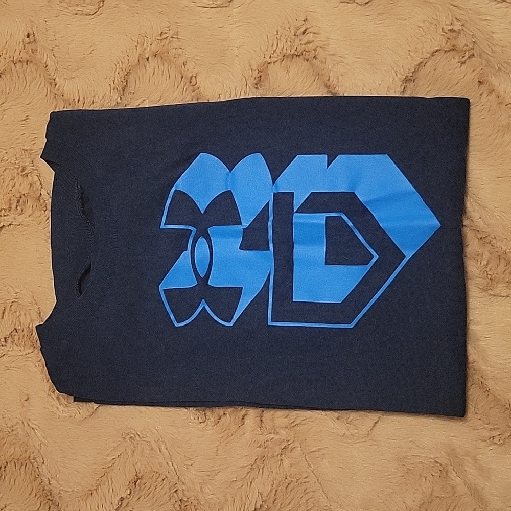 Boys Under Armour T-Shirt Size YMD